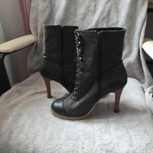Source Unknown Black and Gray Heeled Boots